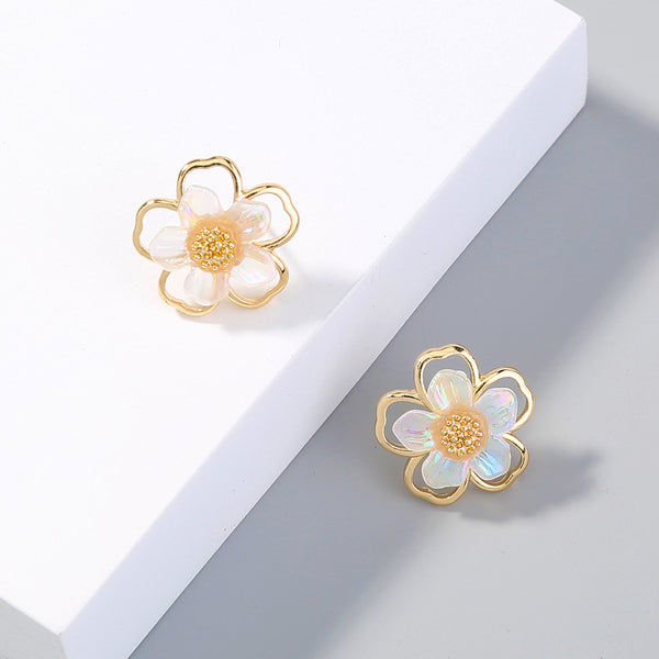 Small Outlined Flower Earrings