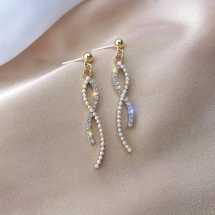 Intertwined Rhinestone Pearl Earrings