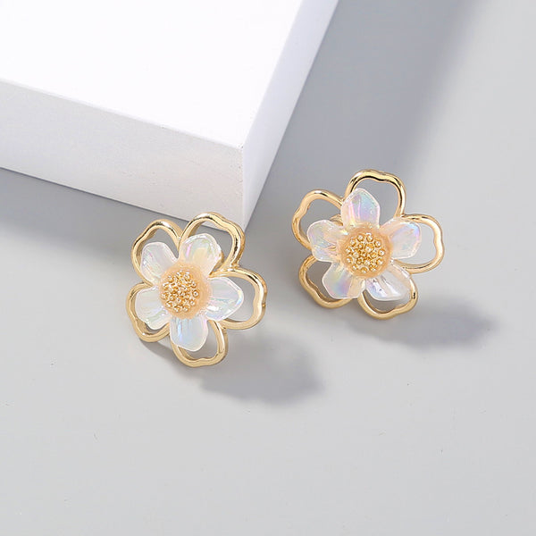 Small Outlined Flower Earrings